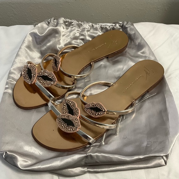 Giuseppe Zanotti Lips Three-Band Flat Slide Sandal size 9. - Picture 9 of 12